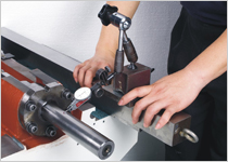 螺帽座精度校正，以確保傳動(dòng)精度。